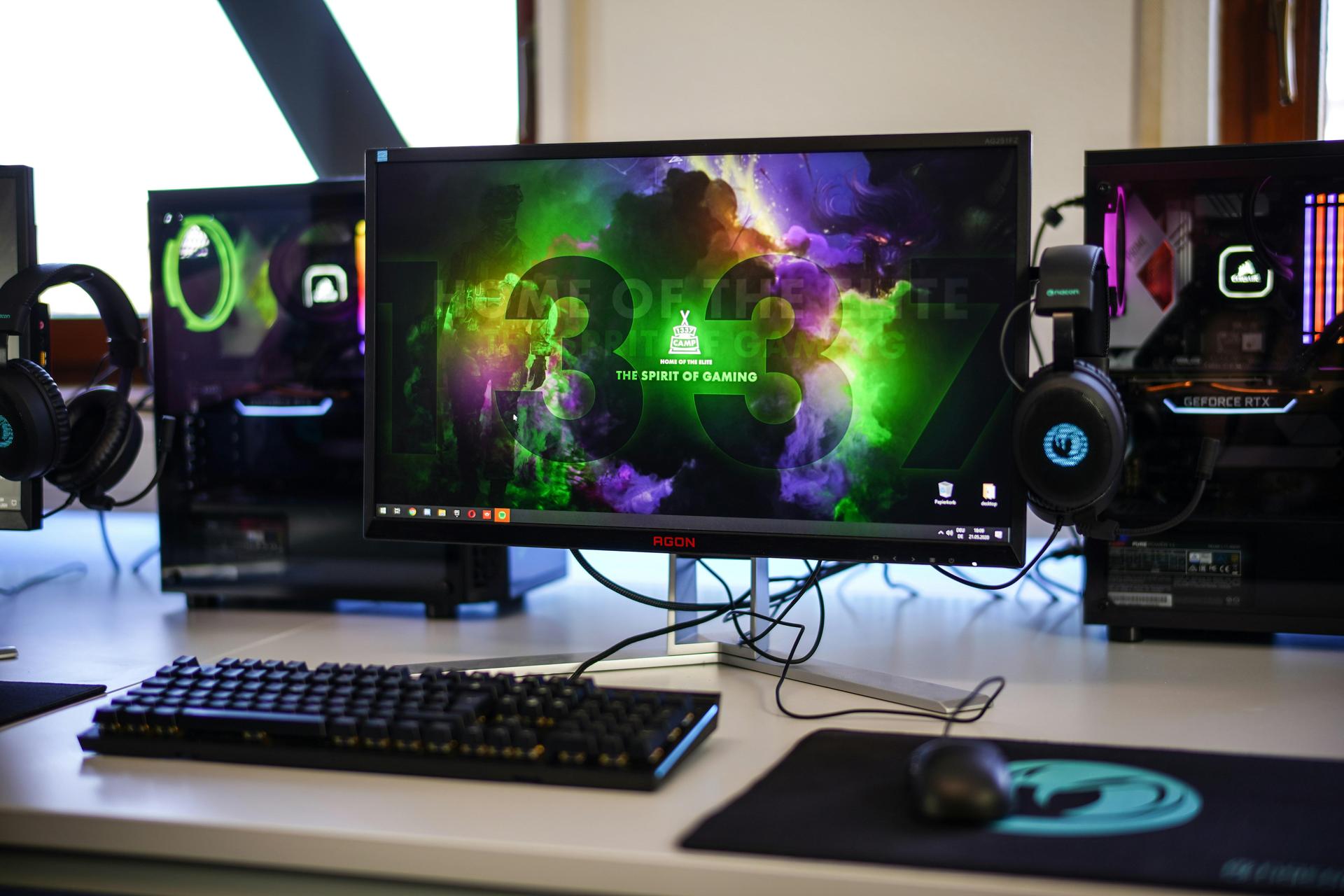 A computer gaming set up. 
