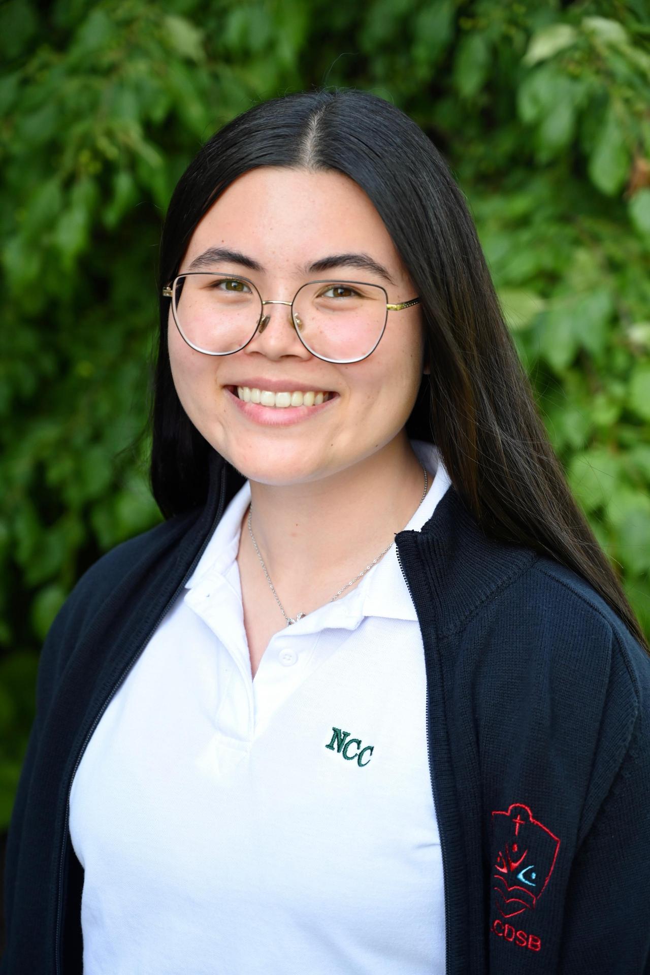 Headshot of Emily Esperanzate