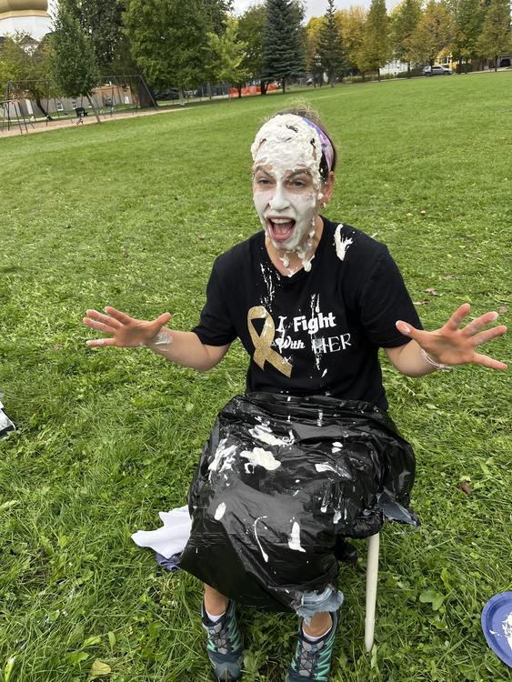 Pani Arnold getting a pie to the face