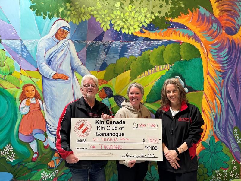 photo with cheque