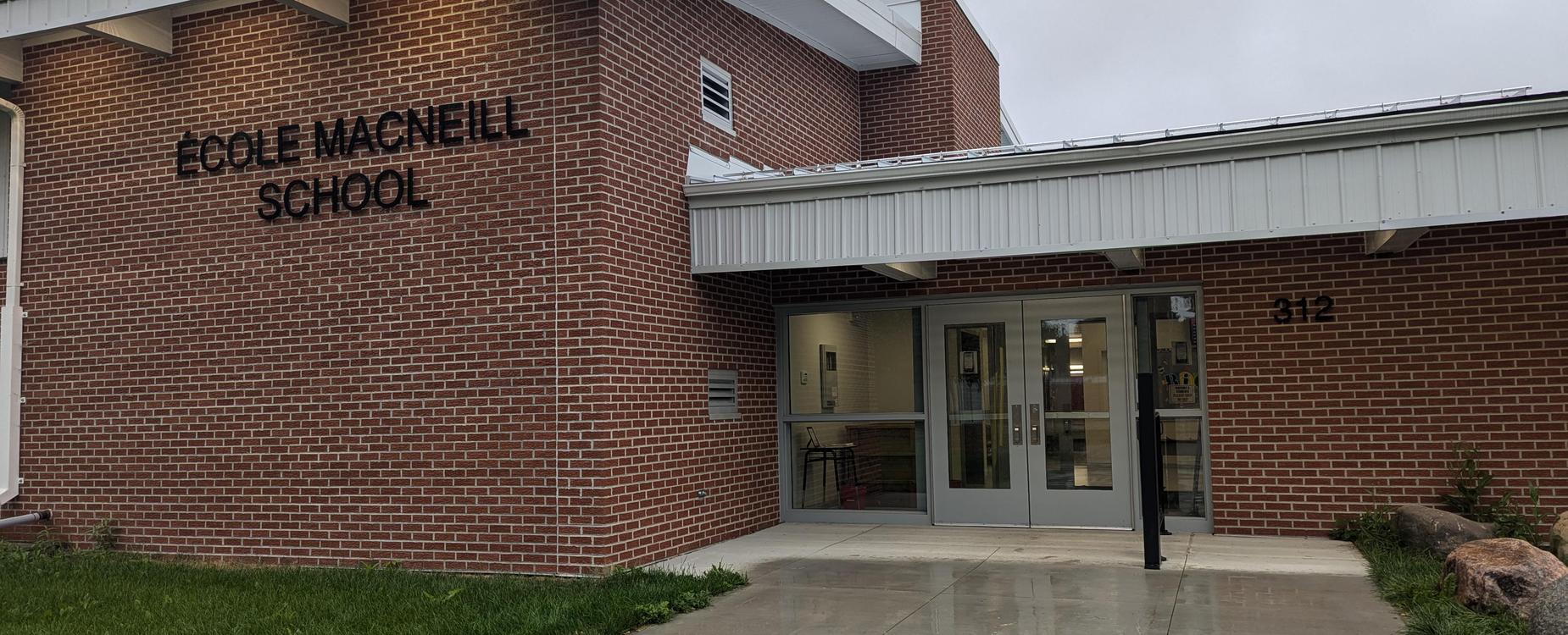 Picture of École Macneill School.