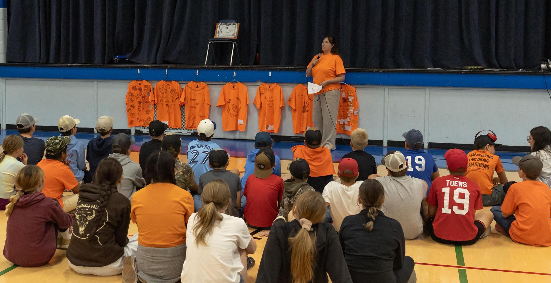orange shirt